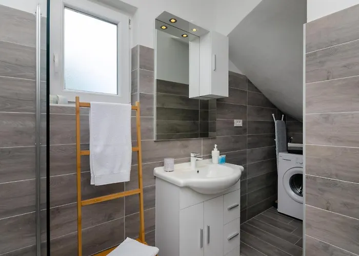 Andelika Vikendica Drivenik