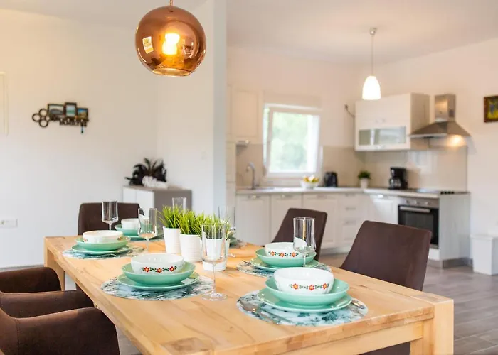 Andelika Vikendica *